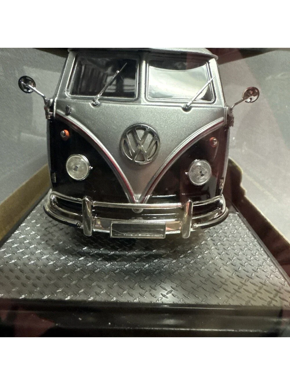 M2 Machines 1/24 1959 VW Microbus Deluxe USA Model S06 Silver Black Open Rag Top